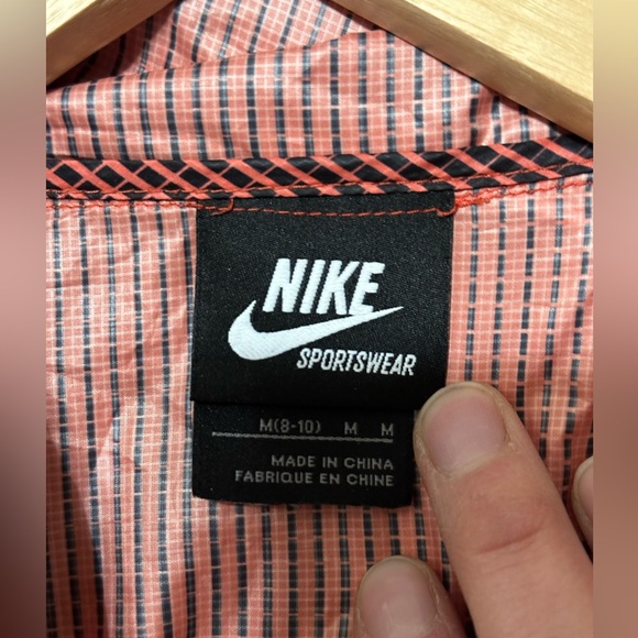 Nike windbreaker jacket with an orange and black gradient pattern - Picture 5 of 7